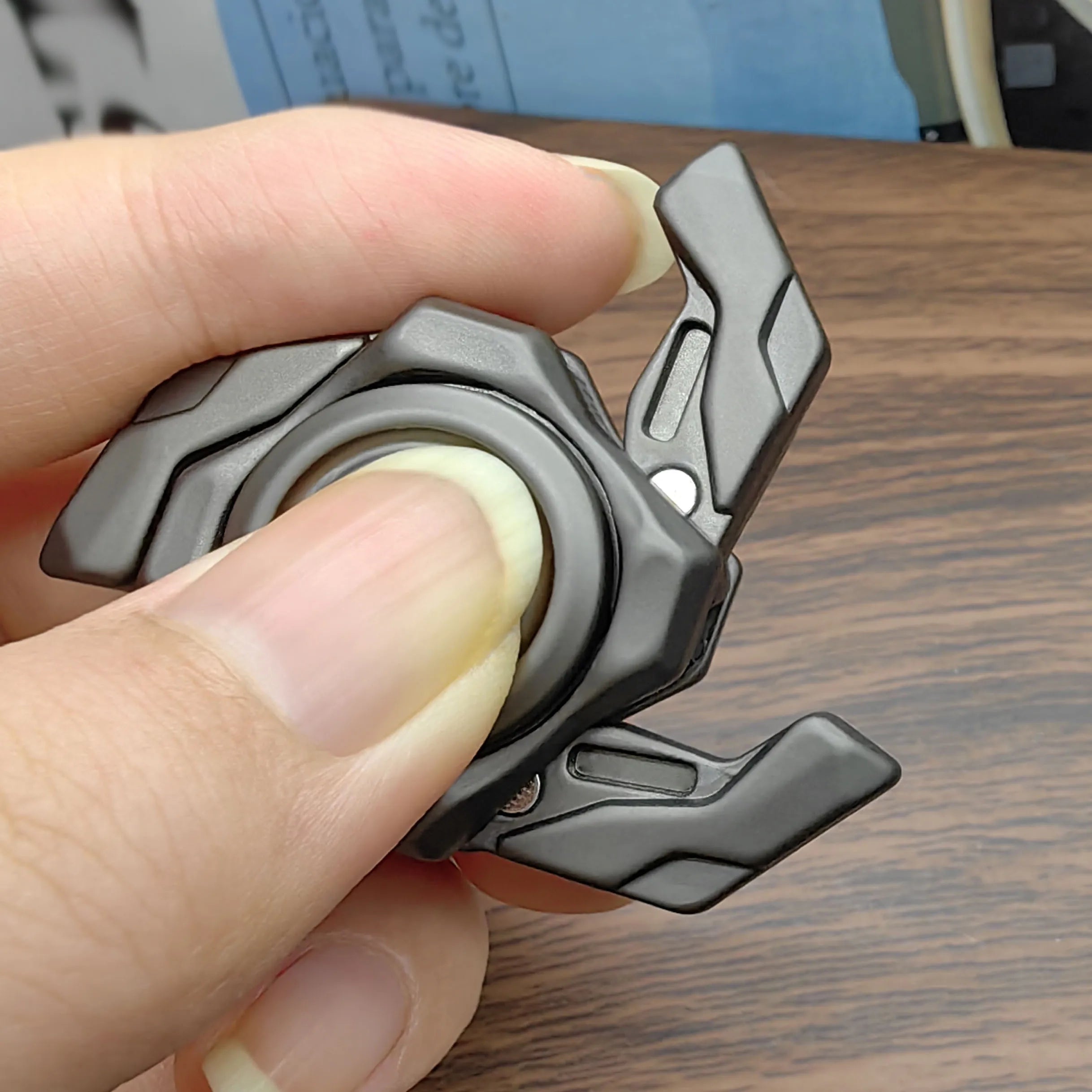 Fidget Slider MINI Armor – Spinner Táctico de Metal con Apertura Mecánica