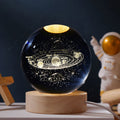 Lámpara de Noche de Bola de Cristal 3D con Base de Madera – Diseño Galaxia y Planetas