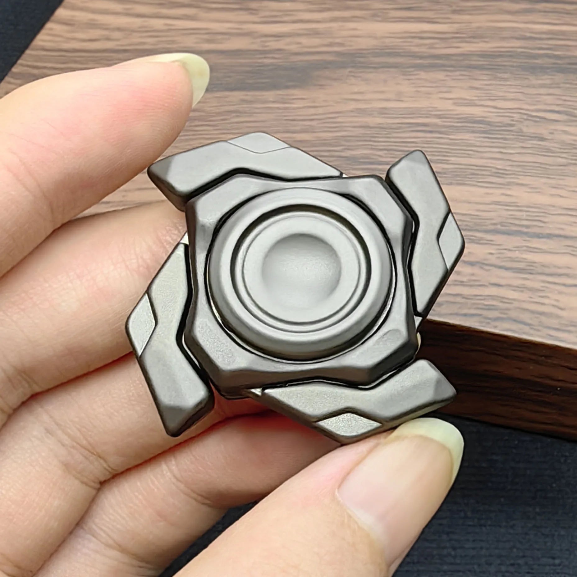 Fidget Slider MINI Armor – Spinner Táctico de Metal con Apertura Mecánica