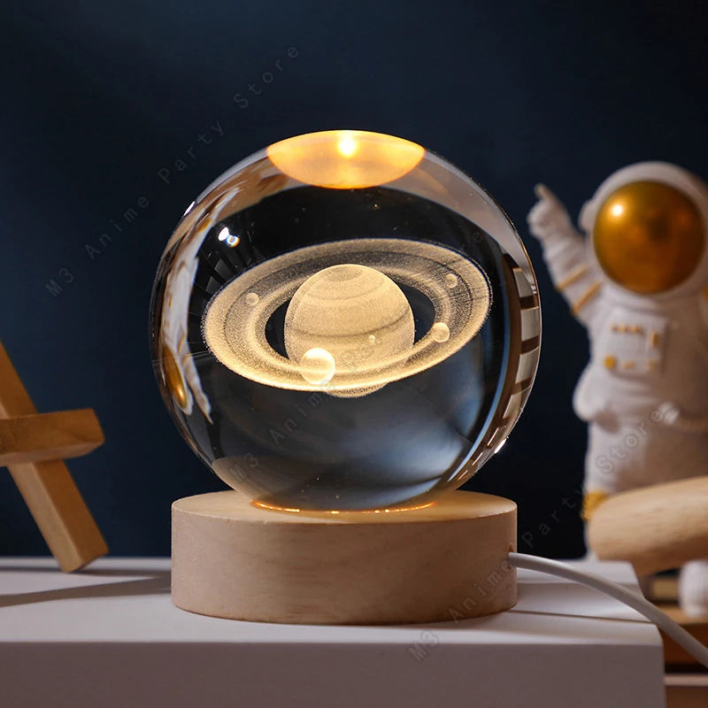 Lámpara de Noche de Bola de Cristal 3D con Base de Madera – Diseño Galaxia y Planetas