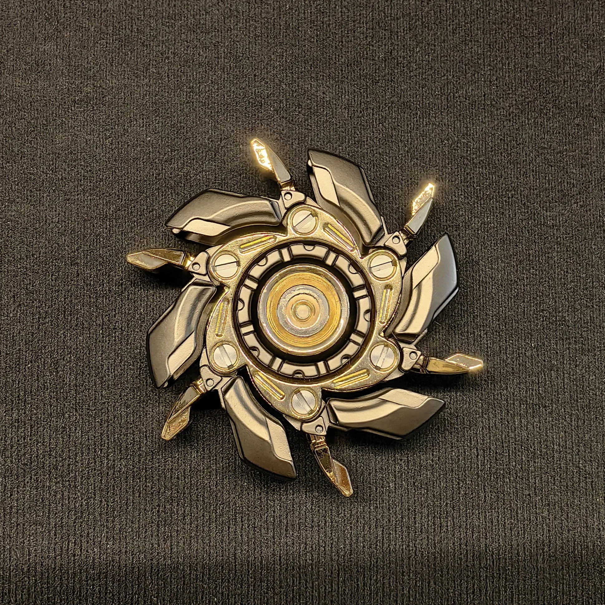 Fidget Slider Armor – Spinner de Metal con Apertura Mecánica