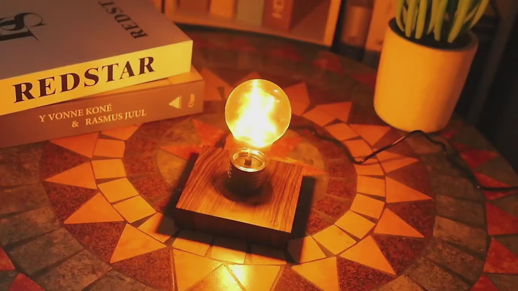 Lámpara de Bombilla LED Flotante con Levitación Magnética HCNT